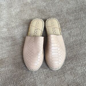 Sole Society Women's Tan Textured Mules